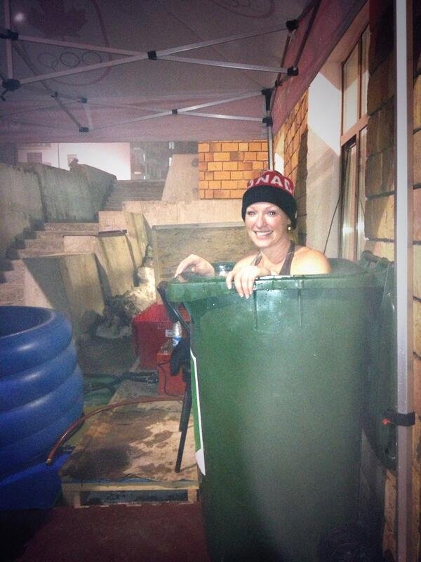 Αλήθεια ή προπαγάνδα; Αθλήτρια στο Σότσι κάνει μπάνιο σε σκουπιδοτενεκέ [εικόνα] | iefimerida.gr 0