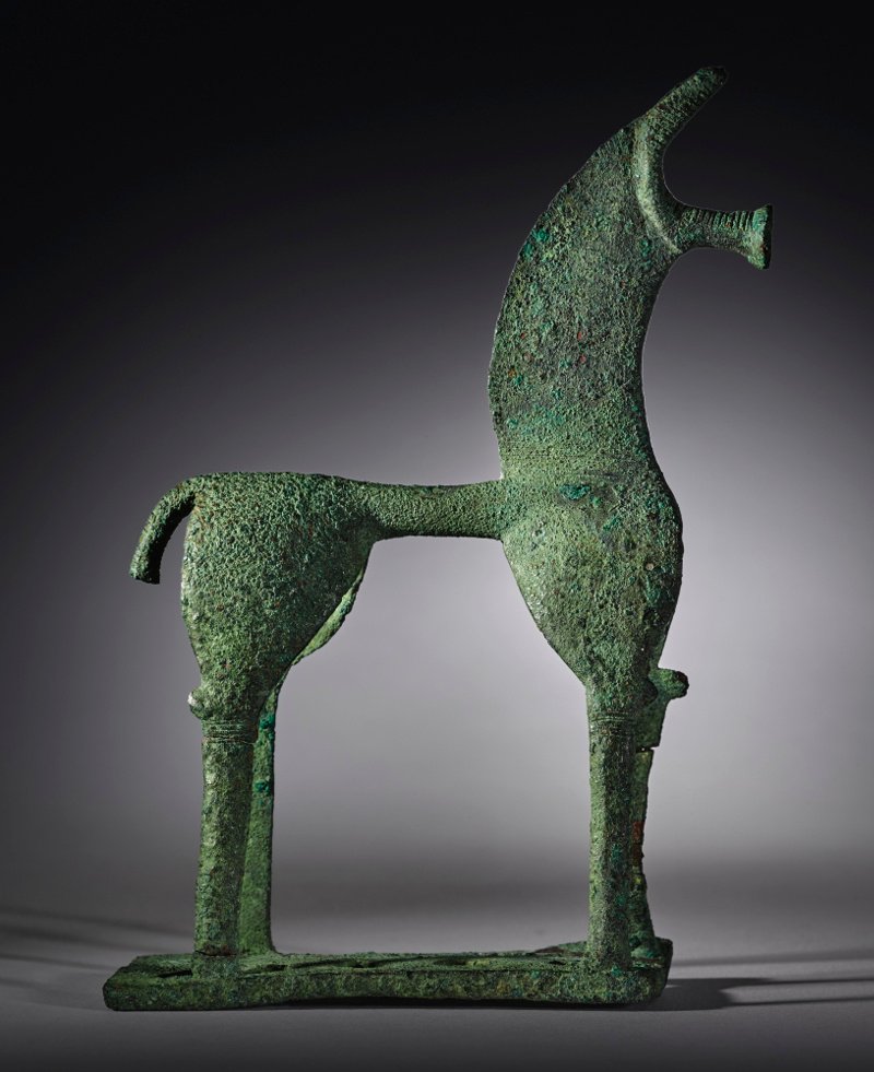 Πρωτοφανής κίνηση του οίκου Sotheby’s: Πάει την Ελλάδα στα δικαστήρια για ένα χάλκινο ειδώλιο αλόγου | iefimerida.gr 0
