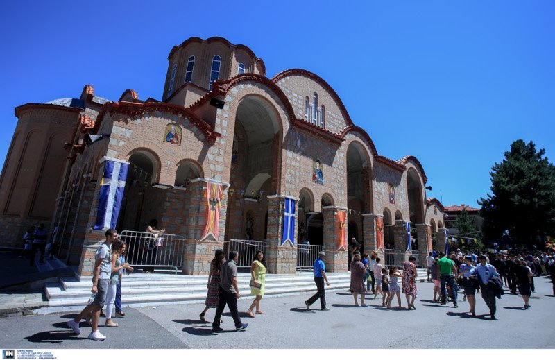 Δεκαπενταύγουστος σε εκκλησίες και μοναστήρια της Ελλάδας -Τάματα, φιδάκια, καβαλάρηδες [εικόνες] | iefimerida.gr 3