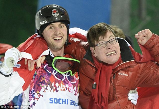 Η στιγμή που συγκλόνισε το Σότσι -Σκιέρ γιορτάζει τη νίκη του με τον αδερφό του με ειδικές ανάγκες [εικόνες&βίντεο] | iefimerida.gr 0