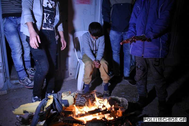 Χωρίς ρεύμα και νερό ο καταυλισμός της Σούδας στη Χίο -Απελπισμένοι οι πρόσφυγες [εικόνες] | iefimerida.gr 1