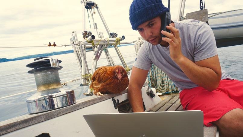 Βγήκε στη στεριά ο εξερευνητής με την κότα Μονίκ [εικόνες] | iefimerida.gr 4