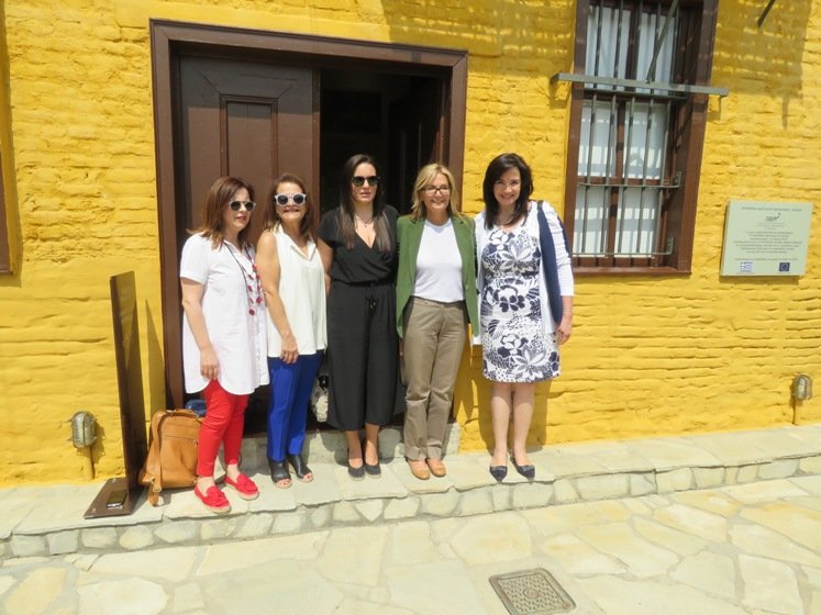 Στο Μουσείο Μετάξης στο Σουφλί, Μαρέβα Μητσοτάκη, Ολγα Κεφαλογιάννη, Γεωργία Σαμαρά [εικόνες]  | iefimerida.gr 0