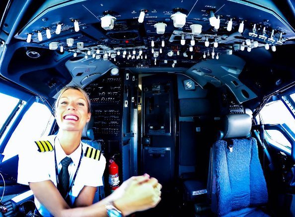 Η Σουηδέζα πιλότος που κατακτά τους αιθέρες και το Instagram [εικόνες] | iefimerida.gr 2