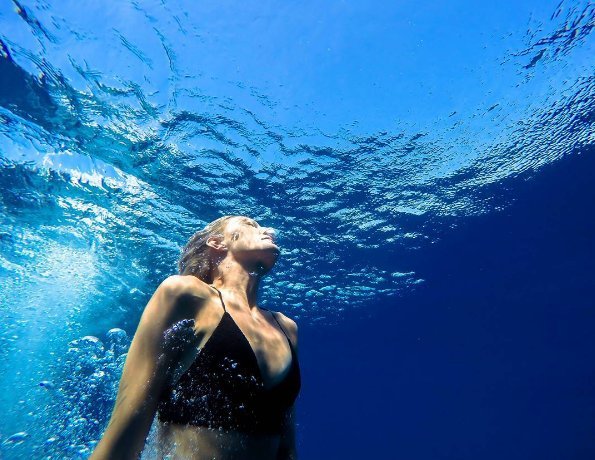 Η Σουηδέζα πιλότος που κατακτά τους αιθέρες και το Instagram [εικόνες] | iefimerida.gr 3