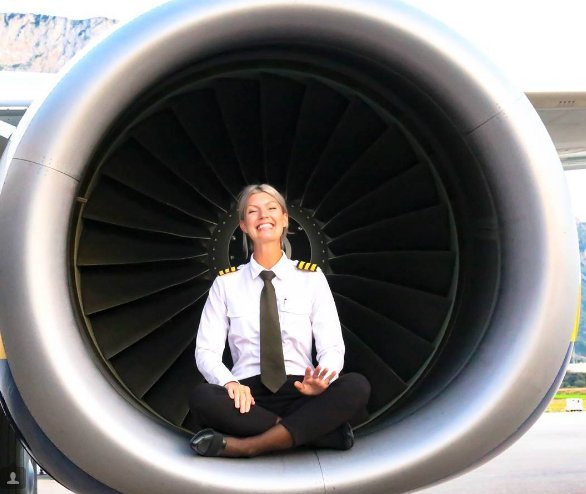 Η Σουηδέζα πιλότος που κατακτά τους αιθέρες και το Instagram [εικόνες] | iefimerida.gr 8