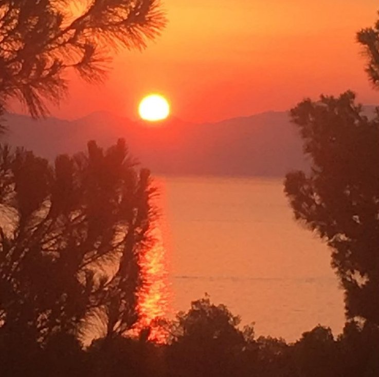 Η πρώην διευθύντρια της Vogue είναι στις Σπέτσες και ποστάρει εκπληκτικές φωτογραφίες [εικόνες]  | iefimerida.gr 5