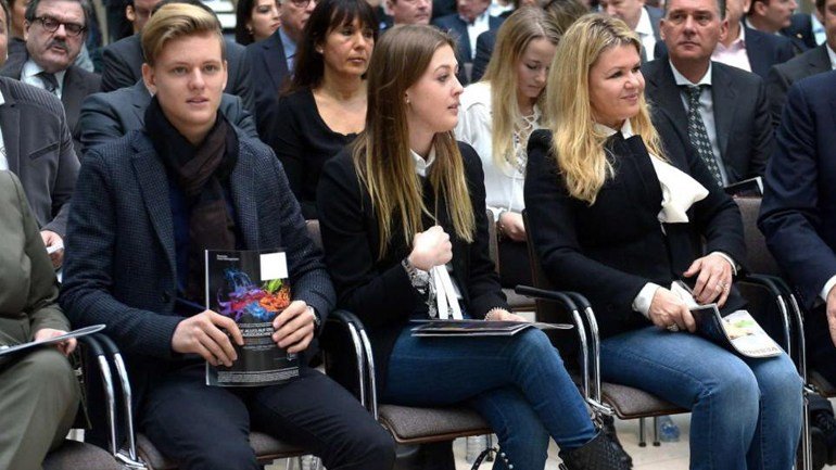 Τα προσωπικά αντικείμενα του Σουμάχερ σε μια μεγάλη έκθεση στη Γερμανία [εικόνες] | iefimerida.gr 1