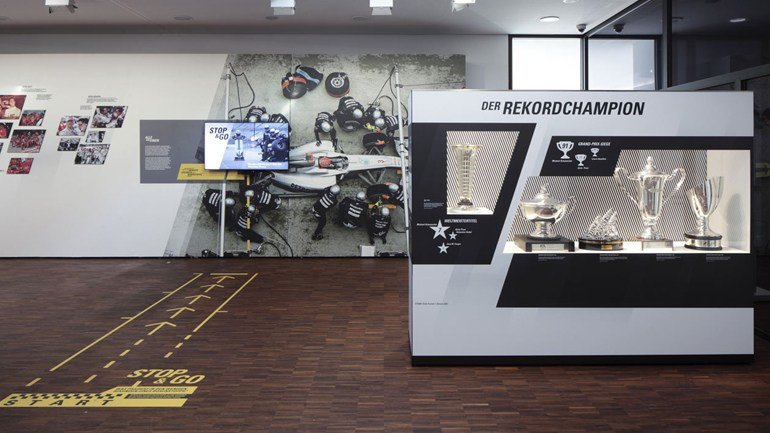 Τα προσωπικά αντικείμενα του Σουμάχερ σε μια μεγάλη έκθεση στη Γερμανία [εικόνες] | iefimerida.gr 4