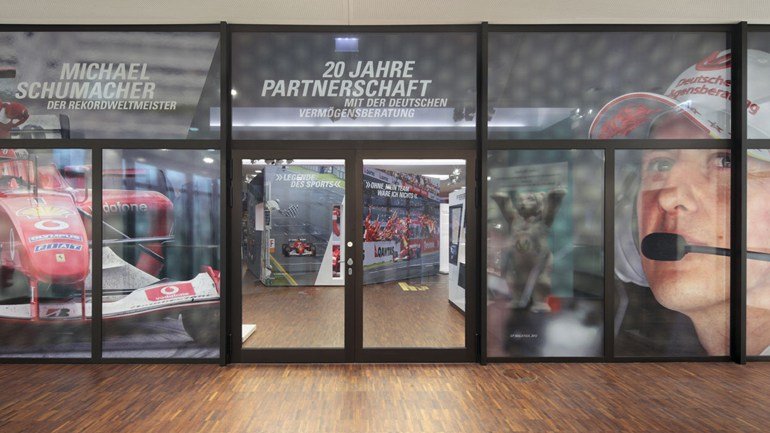 Τα προσωπικά αντικείμενα του Σουμάχερ σε μια μεγάλη έκθεση στη Γερμανία [εικόνες] | iefimerida.gr 2