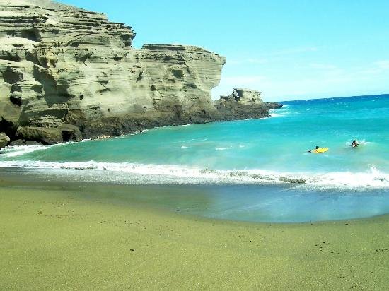 Μοναδική παραλία με πράσινη άμμο στις ακτές της Χαβάης [εικόνες] | iefimerida.gr 3