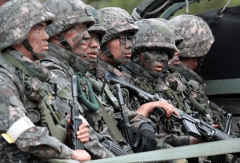 Νότια Κορέα: Αυτοπυροβολήθηκε ο στρατιώτης που σκόρπισε τον θάνατο- Είχε δοθεί διαταγή να πυροβοληθεί αν δεν παραδοθεί [εικόνες] | iefimerida.gr 3