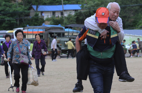 Νότια Κορέα: Αυτοπυροβολήθηκε ο στρατιώτης που σκόρπισε τον θάνατο- Είχε δοθεί διαταγή να πυροβοληθεί αν δεν παραδοθεί [εικόνες] | iefimerida.gr 1