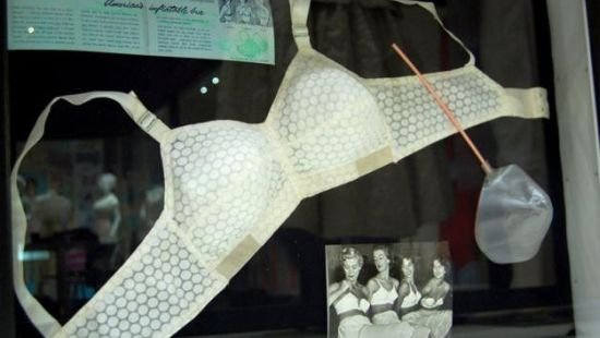 Να τί χρησιμοποιούσαν οι γυναίκες πριν ανακαλυφθεί το Wonderbra [εικόνες] | iefimerida.gr 2