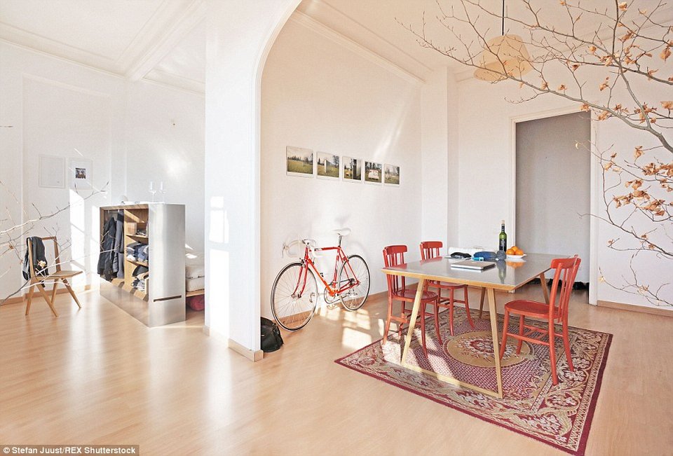 Μετακομίστε με ένα μόνο κουτί – Το TravelBox που γίνεται ντουλάπα, κρεβάτι και τραπεζαρία [εικόνες]  | iefimerida.gr 1