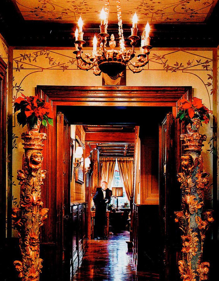 Η βίλα της χλιδής: Στο σπίτι της σιδηράς κυρίας των κοσμημάτων [εικόνες]  | iefimerida.gr 1