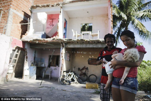 Γύρισε σπίτι και το βρήκε μισό – Η γυναίκα του πούλησε το μερίδιό της και η εταιρία το κατεδάφισε [εικόνες]  | iefimerida.gr 3
