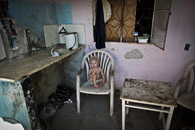 Γύρισε σπίτι και το βρήκε μισό – Η γυναίκα του πούλησε το μερίδιό της και η εταιρία το κατεδάφισε [εικόνες]  | iefimerida.gr 5