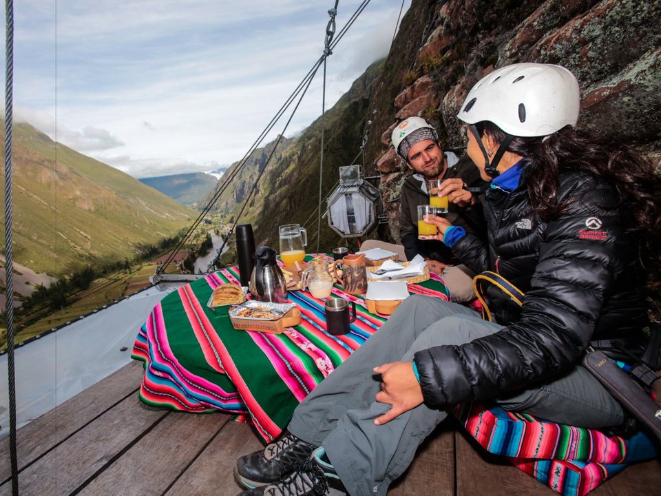 Γυάλινες κάψουλες-σουίτες: Κρέμονται στα 300 μέτρα και απευθύνονται μόνο σε ατρόμητους ορειβάτες [εικόνες]  | iefimerida.gr 5