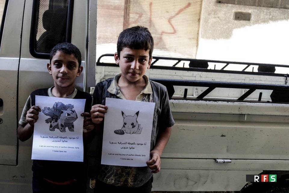 «Ελα να με σώσεις» -Παιδιά από τη Συρία ποζάρουν με χαρακτήρες του Pokemon [εικόνες] | iefimerida.gr 2