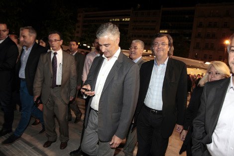 Εδωσαν τα χέρια αργά το βράδυ Καμίνης-Σπηλιωτόπουλος –«Κλείσιμο ματιού» στους ψηφοφόρους από τον υποψήφιο της ΝΔ [εικόνες] | iefimerida.gr 3