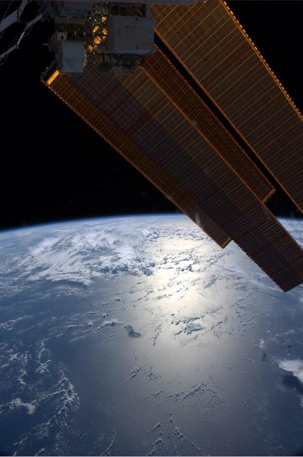 Πρώτη φορά στο διάστημα -Ο αστροναύτης που ξετρέλανε τα social media με τις selfies από το διαστημικό σταθμό [εικόνες] | iefimerida.gr 8