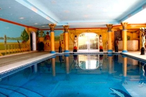 Βρετανός εκατομμυριούχος κρατούσε αιχμάλωτες σε  χαρέμι 9 γυναίκες  -Τους συστήθηκε ως «κολλητός» του Ομπάμα και του Πούτιν  [εικόνες]  | iefimerida.gr 3