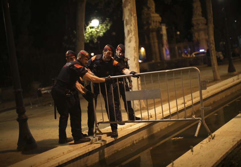 Bloomberg: Η Μαδρίτη είναι έτοιμη να συλλάβει τον Καταλανό ηγέτη  | iefimerida.gr 0
