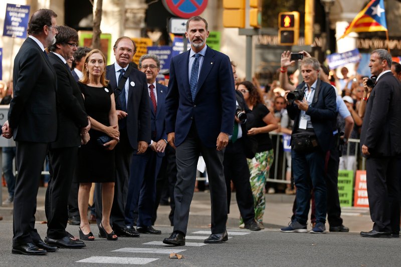 «Δεν φοβόμαστε» -Συγκλονιστική διαδήλωση στη Βαρκελώνη κατά της τρομοκρατίας [εικόνες] | iefimerida.gr 0