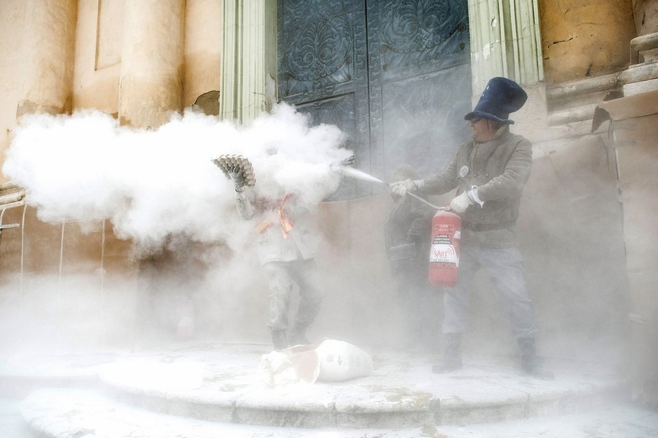 Ο ...εορταστικός αλευροπόλεμος των Ισπανών -Η ετήσια επικών διαστάσεων «μάχη» που χρονολογείται από το 1814 [εικόνες] | iefimerida.gr 1