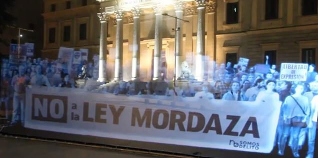 Ισπανία: Οι διαδηλώσεις απαγορεύονται, οι πολίτες στέλνουν τα ολογράμματά τους στη Βουλή [εικόνες] | iefimerida.gr 1