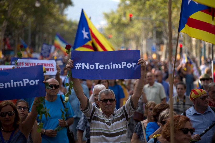 «Δεν φοβόμαστε» -Συγκλονιστική διαδήλωση στη Βαρκελώνη κατά της τρομοκρατίας [εικόνες] | iefimerida.gr 2