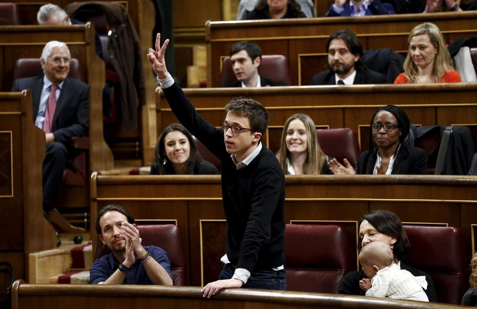 Οι Ισπανοί παρακολουθούν άφωνοι τις νέες φάτσες στη Βουλή -Αλλα ήθη [εικόνες] | iefimerida.gr 5