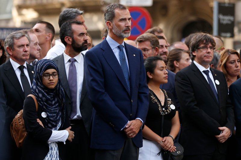 «Δεν φοβόμαστε» -Συγκλονιστική διαδήλωση στη Βαρκελώνη κατά της τρομοκρατίας [εικόνες] | iefimerida.gr 1