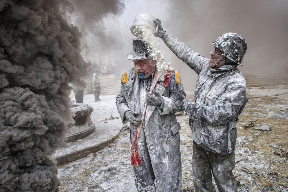 Ο ...εορταστικός αλευροπόλεμος των Ισπανών -Η ετήσια επικών διαστάσεων «μάχη» που χρονολογείται από το 1814 [εικόνες] | iefimerida.gr 7