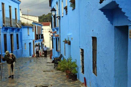 Απίστευτη ιστορία: Γιατί βάφτηκε μπλε ένα χωριό στην Ισπανία και γέμισε τουρίστες [εικόνες] | iefimerida.gr 4