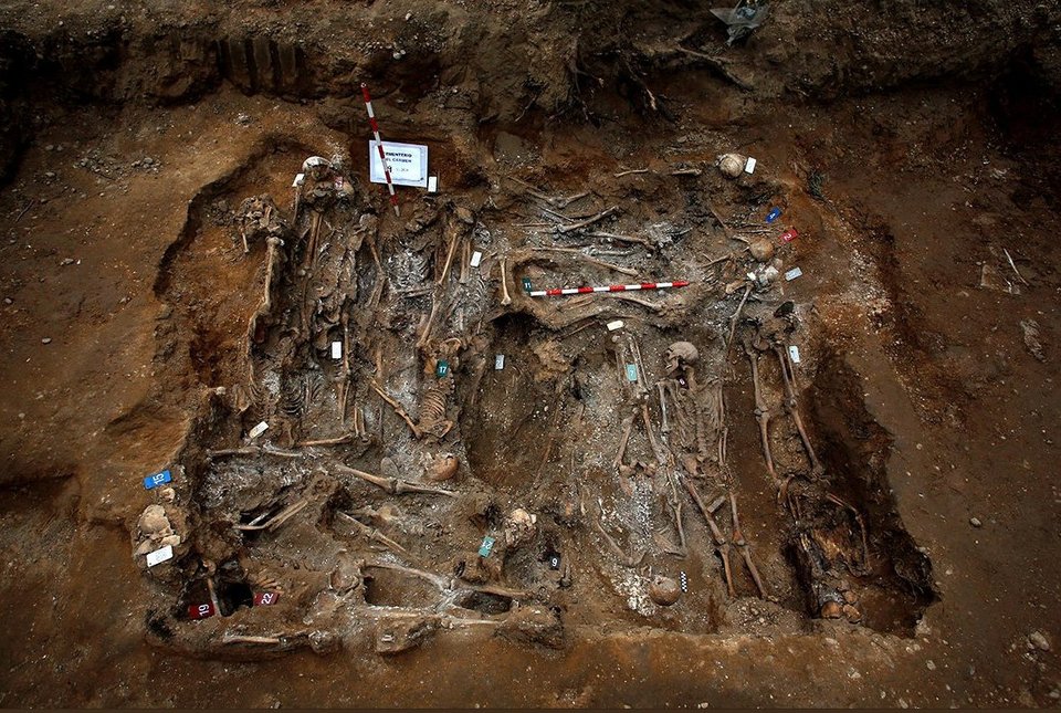 Ισπανία: Αρχαιολόγοι εντόπισαν σκελετούς από τον ισπανικό εμφύλιο -Φορούσαν ακόμα μπότες [εικόνες]  | iefimerida.gr 2
