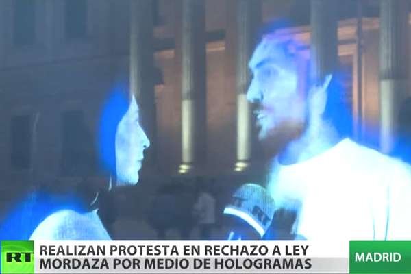 Ισπανία: Οι διαδηλώσεις απαγορεύονται, οι πολίτες στέλνουν τα ολογράμματά τους στη Βουλή [εικόνες] | iefimerida.gr 6