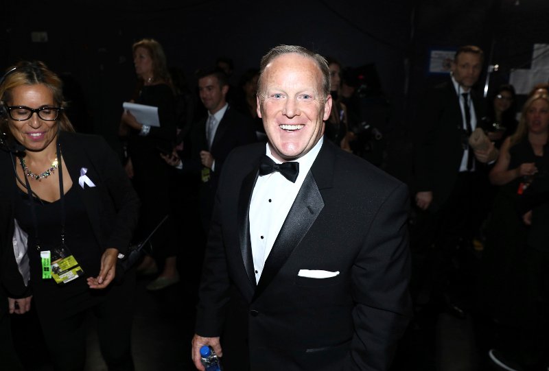 Εμφάνιση - έκπληξη του πρώην εκπροσώπου του Τραμπ στα Emmys [εικόνες & βίντεο] | iefimerida.gr 3