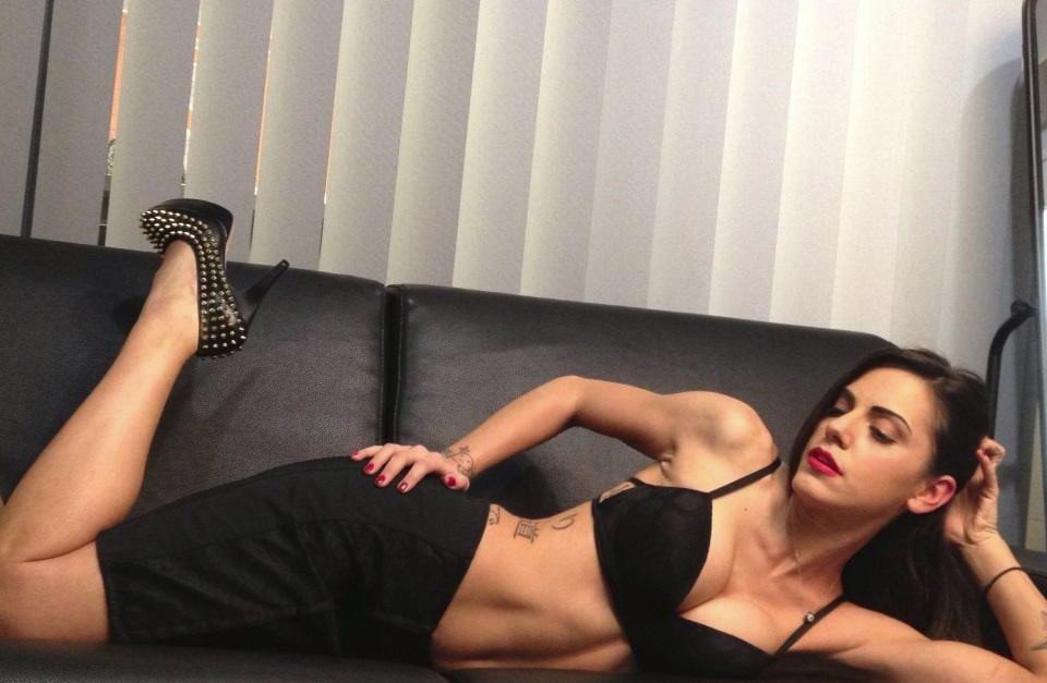 Η Ελισάβετ Σπανού ποζάρει αισθησιακά και μας δείχνει τα τατουάζ της [εικόνες] | iefimerida.gr 1