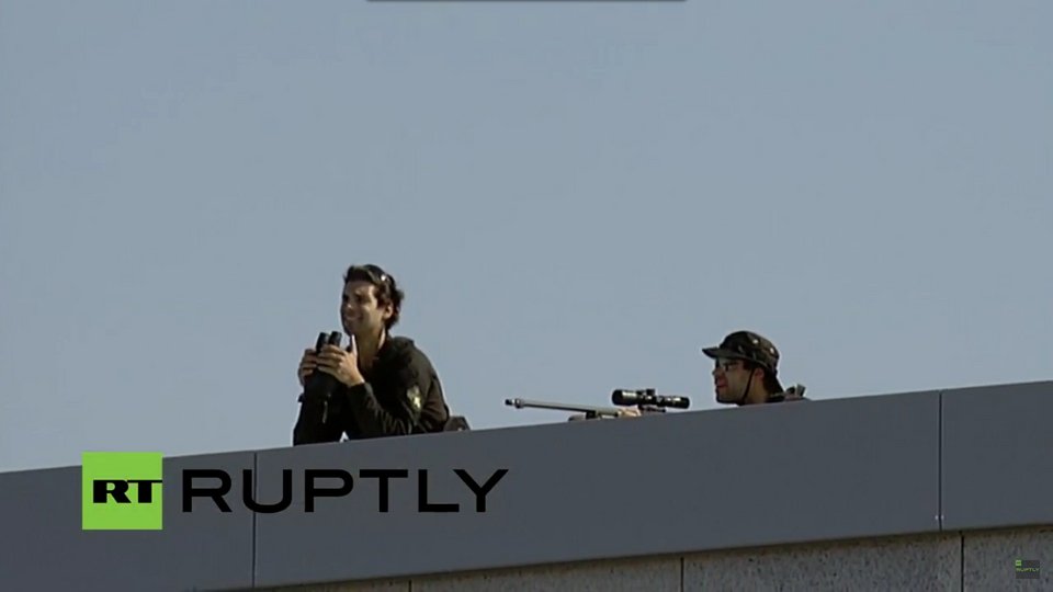 Ελεύθεροι σκοπευτές και ειδικά εκπαιδευμένα σκυλιά στο αεροδρόμιο για την άφιξη Πούτιν [εικόνες] | iefimerida.gr 5