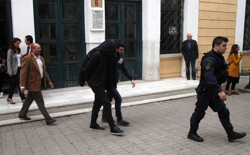 Στον ανακριτή η σπείρα των Ρομά που «μπούκαρε» στα σπίτια επωνύμων [εικόνες] | iefimerida.gr 2