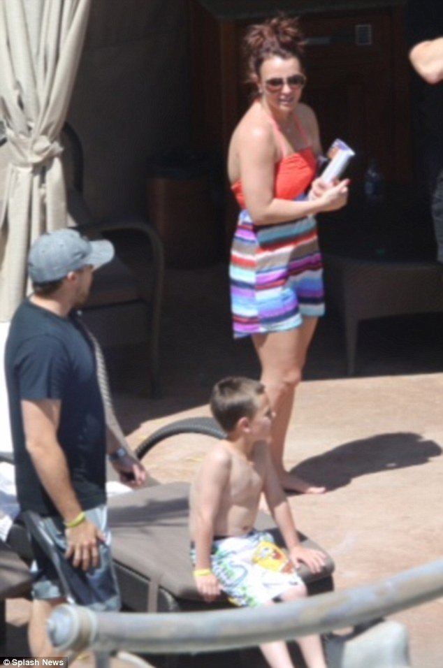 Η πτώση μίας σταρ: Η Μπρίντεϊ Σπίαρς μεγάλωσε και «γκρέμισε» το κορμί που είχε χτίσει [εικόνες] | iefimerida.gr 2