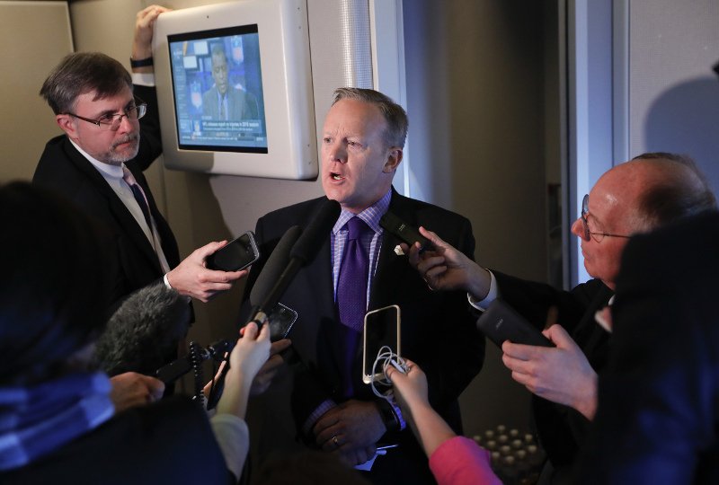 Guardian: Ο Λευκός Οίκος του Τραμπ θυμίζει αυλή βασιλιά της Αναγέννησης -Οι «αυλικοί» που προκαλούν χάος [εικόνες] | iefimerida.gr 3