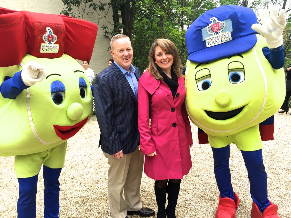 Ποιος είναι ο εκπρόσωπος του Τραμπ που μισούν οι δημοσιογράφοι [εικόνες] | iefimerida.gr 6