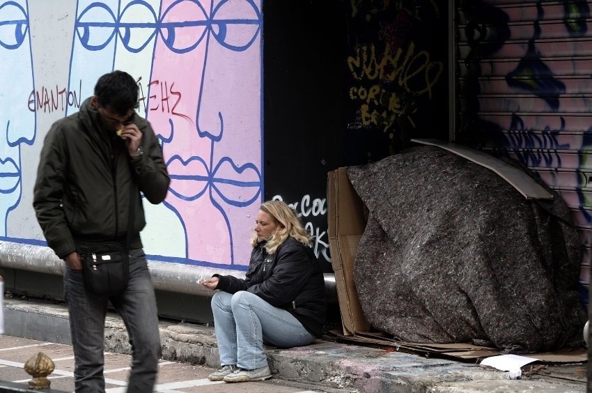 Spiegel: Η μεσαία τάξη στην Ελλάδα αφανίζεται [εικόνες] | iefimerida.gr 1