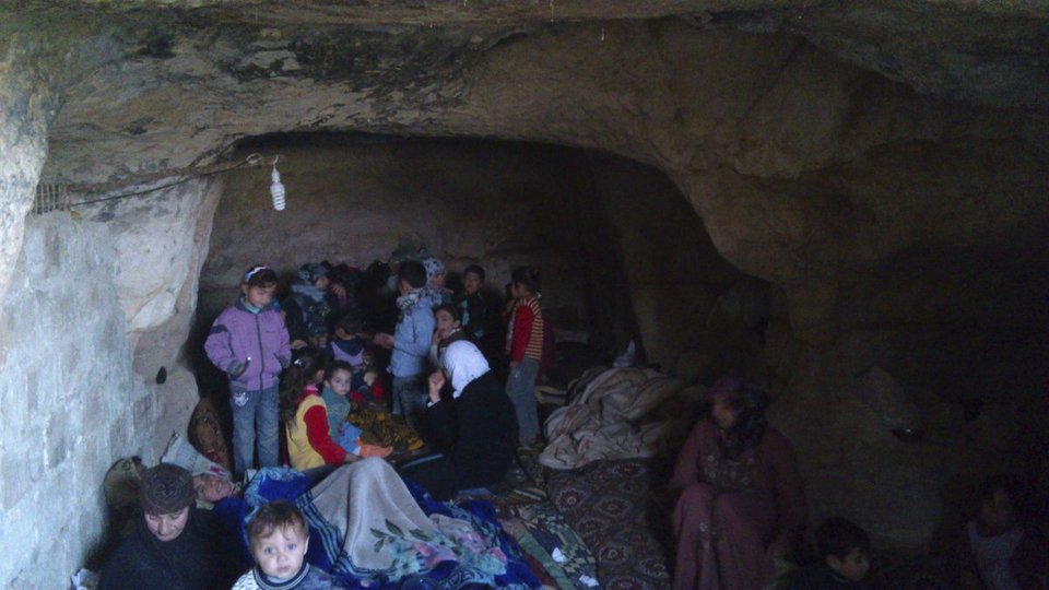 Τα αρχαία σπήλαια στη Συρία που έγιναν πολεμικά καταφύγια -Η καθημερινή ζωή οικογενειών στα δαιδαλώδη τούνελ [εικόνες] | iefimerida.gr 3