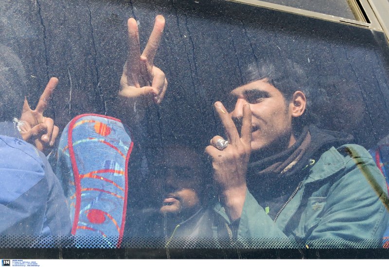 Κρήτη: Οι διακινητές έκρυβαν σε σπηλιές και μάντρες τους μετανάστες -Εξαρθρώθηκε το κύκλωμα [εικόνες] | iefimerida.gr 3