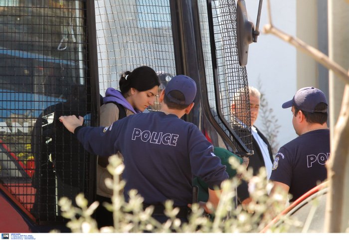 Κρήτη: Οι διακινητές έκρυβαν σε σπηλιές και μάντρες τους μετανάστες -Εξαρθρώθηκε το κύκλωμα [εικόνες] | iefimerida.gr 0