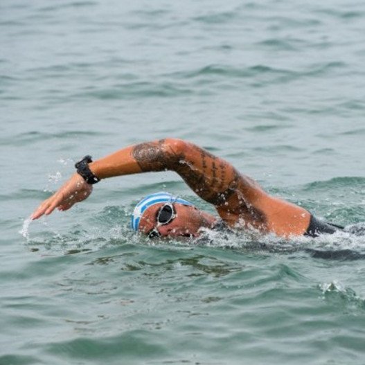 Απίστευτο εγχείρημα: Ο άνθρωπος που θα κολυμπήσει όλο το Σαρωνικό! [εικόνες] | iefimerida.gr 1